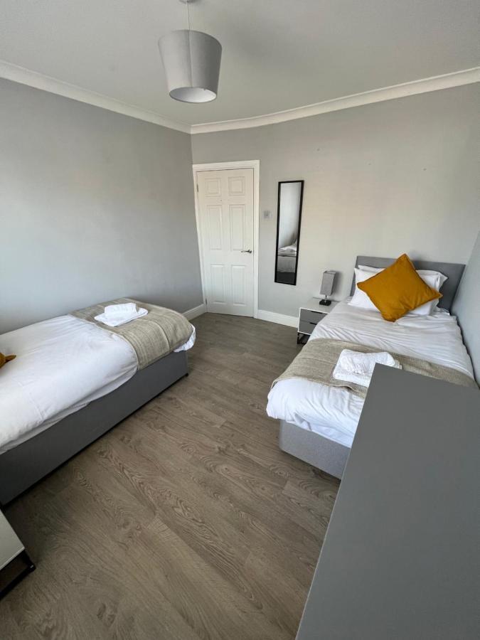 3 Bed Luxury Open Plan Living Villa Rayleigh Exterior photo