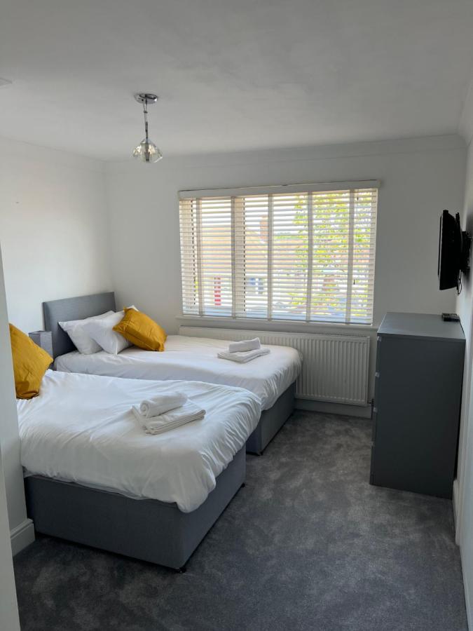 3 Bed Luxury Open Plan Living Villa Rayleigh Exterior photo